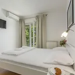 Gloria