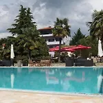Gloria 3*