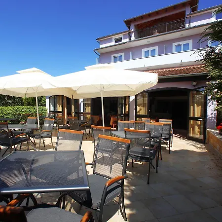 Hotel Gloria 3*
